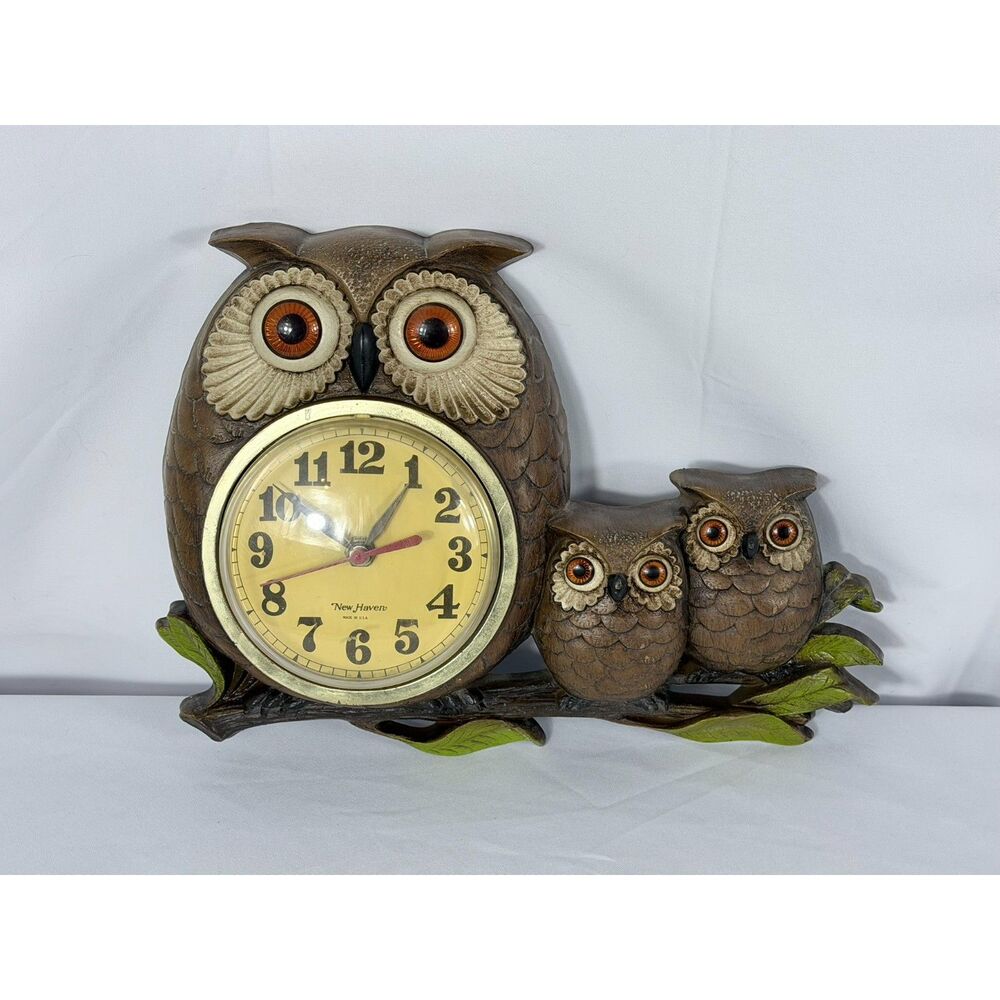 1970s Owl Kitsch Wall Clock Owlet New Haven USA Kitchen Kitschy Big Eyes Bird